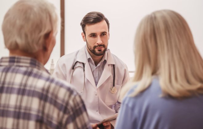 Paziente con maculopatia diabetica, caregiver e medico